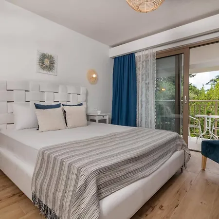 Ionio Deste By Willa